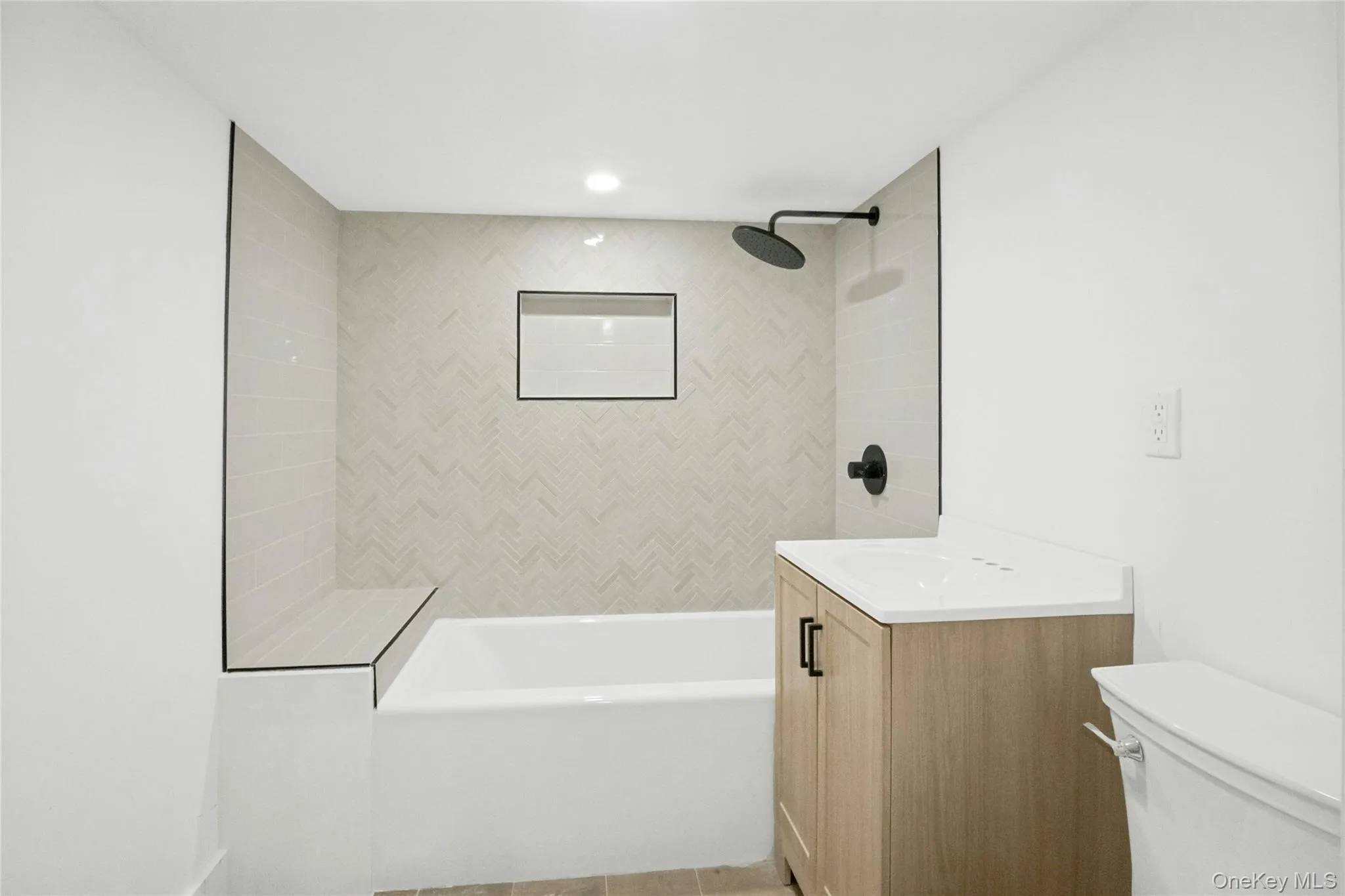 Full Bathroom in apartment Full Bathroom in apartment