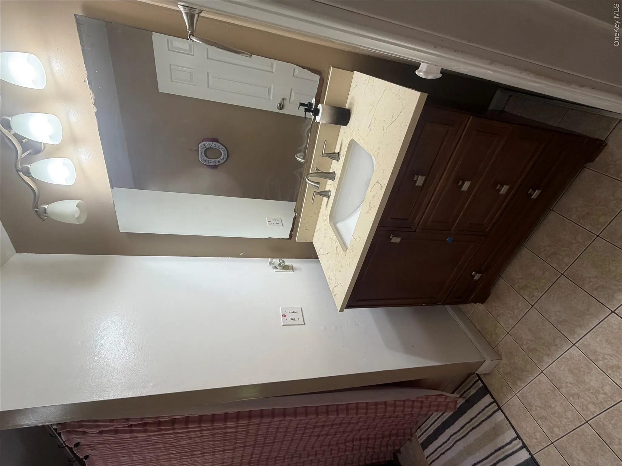 2nd Hallway Bathroom 2nd Hallway Bathroom