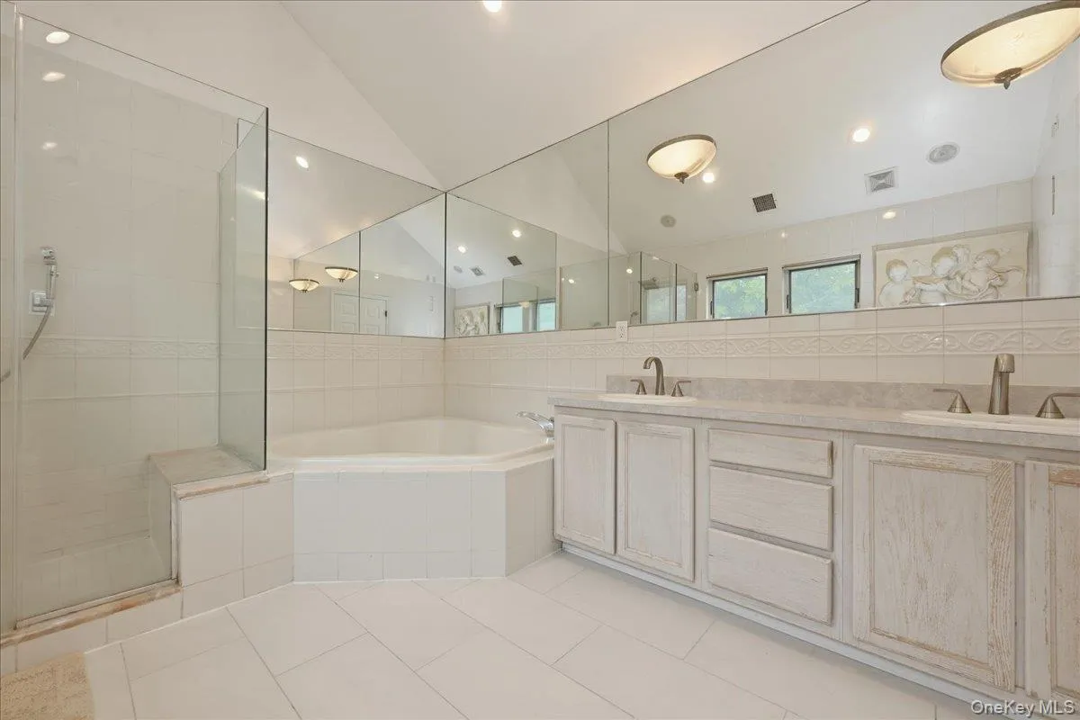 7 Laurel Lane, North Hempstead, NY, 4 Bedrooms Bedrooms, 8 Rooms Rooms,2 BathroomsBathrooms,Residential,For Rent,Laurel,0,1028873 7 Laurel Lane, North Hempstead, NY, 4 Bedrooms Bedrooms, 8 Rooms Rooms,2 BathroomsBathrooms,Residential,For Rent,Laurel,0,1028873