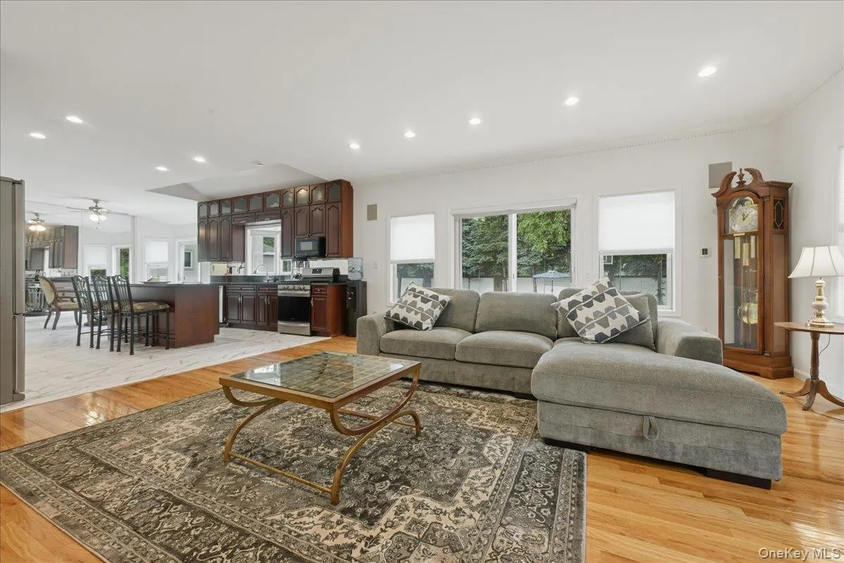 7 Laurel Lane, North Hempstead, NY, 4 Bedrooms Bedrooms, 8 Rooms Rooms,2 BathroomsBathrooms,Residential,For Rent,Laurel,0,1028873 7 Laurel Lane, North Hempstead, NY, 4 Bedrooms Bedrooms, 8 Rooms Rooms,2 BathroomsBathrooms,Residential,For Rent,Laurel,0,1028873