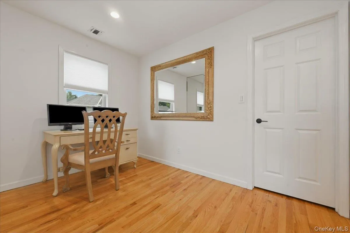 7 Laurel Lane, North Hempstead, NY, 4 Bedrooms Bedrooms, 8 Rooms Rooms,2 BathroomsBathrooms,Residential,For Rent,Laurel,0,1028873 7 Laurel Lane, North Hempstead, NY, 4 Bedrooms Bedrooms, 8 Rooms Rooms,2 BathroomsBathrooms,Residential,For Rent,Laurel,0,1028873