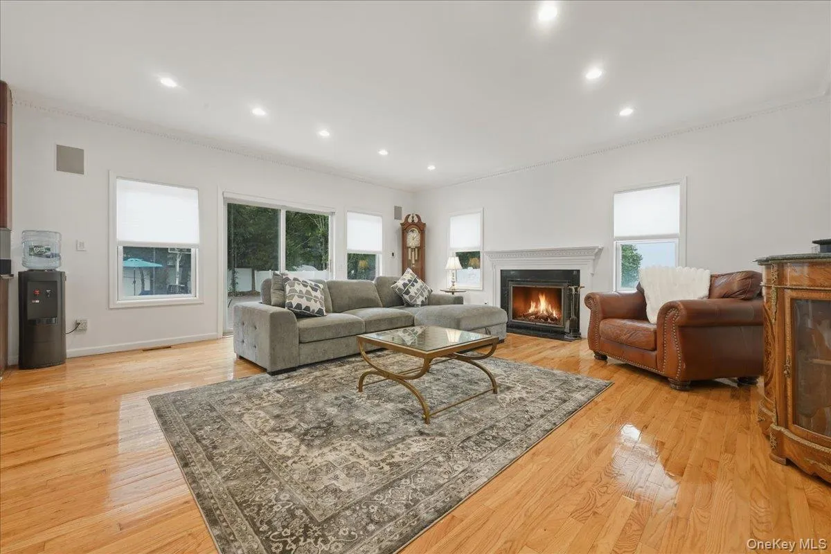 7 Laurel Lane, North Hempstead, NY, 4 Bedrooms Bedrooms, 8 Rooms Rooms,2 BathroomsBathrooms,Residential,For Rent,Laurel,0,1028873 7 Laurel Lane, North Hempstead, NY, 4 Bedrooms Bedrooms, 8 Rooms Rooms,2 BathroomsBathrooms,Residential,For Rent,Laurel,0,1028873