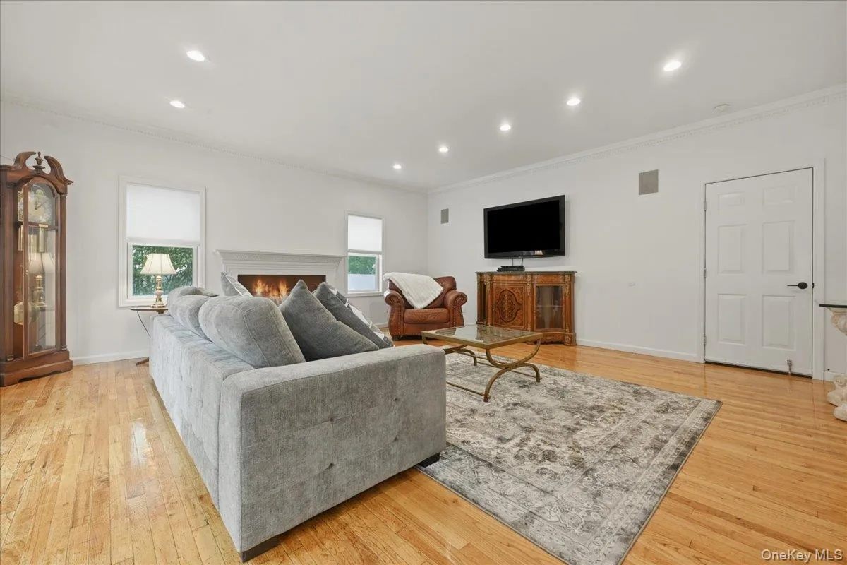 7 Laurel Lane, North Hempstead, NY, 4 Bedrooms Bedrooms, 8 Rooms Rooms,2 BathroomsBathrooms,Residential,For Rent,Laurel,0,1028873 7 Laurel Lane, North Hempstead, NY, 4 Bedrooms Bedrooms, 8 Rooms Rooms,2 BathroomsBathrooms,Residential,For Rent,Laurel,0,1028873