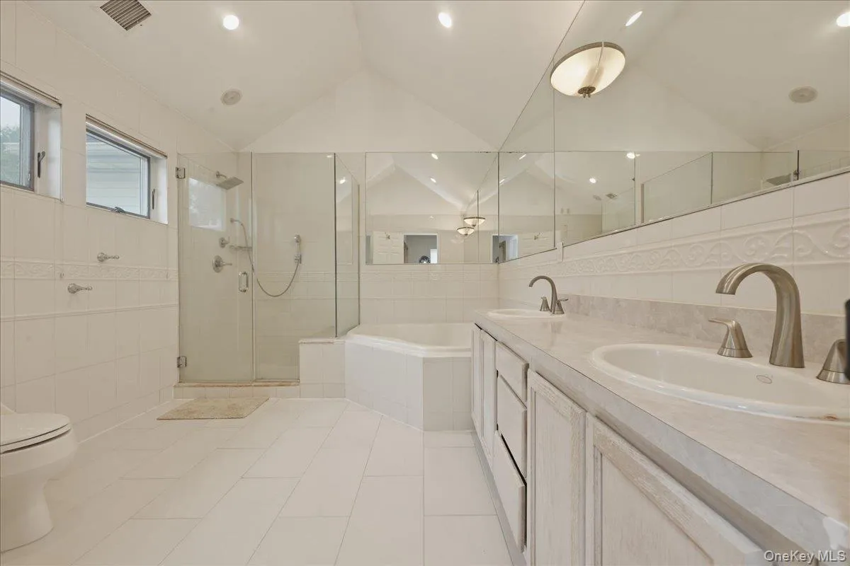 7 Laurel Lane, North Hempstead, NY, 4 Bedrooms Bedrooms, 8 Rooms Rooms,2 BathroomsBathrooms,Residential,For Rent,Laurel,0,1028873 7 Laurel Lane, North Hempstead, NY, 4 Bedrooms Bedrooms, 8 Rooms Rooms,2 BathroomsBathrooms,Residential,For Rent,Laurel,0,1028873