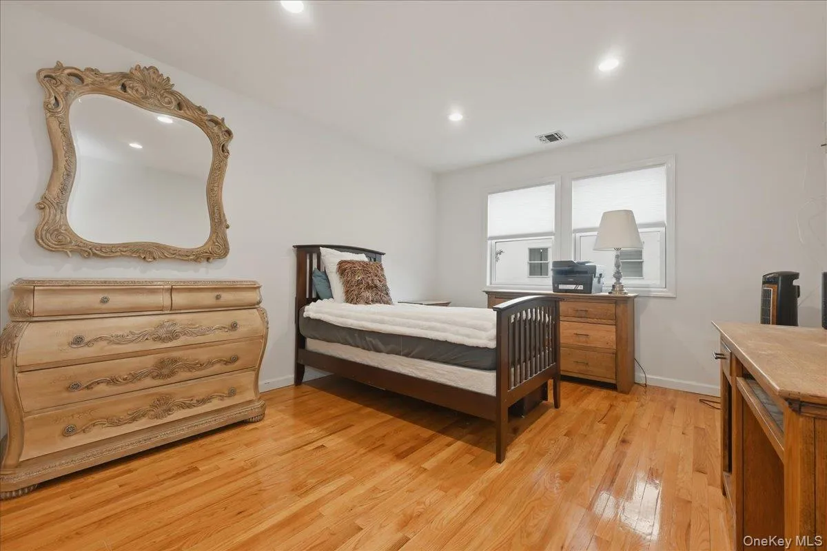 7 Laurel Lane, North Hempstead, NY, 4 Bedrooms Bedrooms, 8 Rooms Rooms,2 BathroomsBathrooms,Residential,For Rent,Laurel,0,1028873 7 Laurel Lane, North Hempstead, NY, 4 Bedrooms Bedrooms, 8 Rooms Rooms,2 BathroomsBathrooms,Residential,For Rent,Laurel,0,1028873