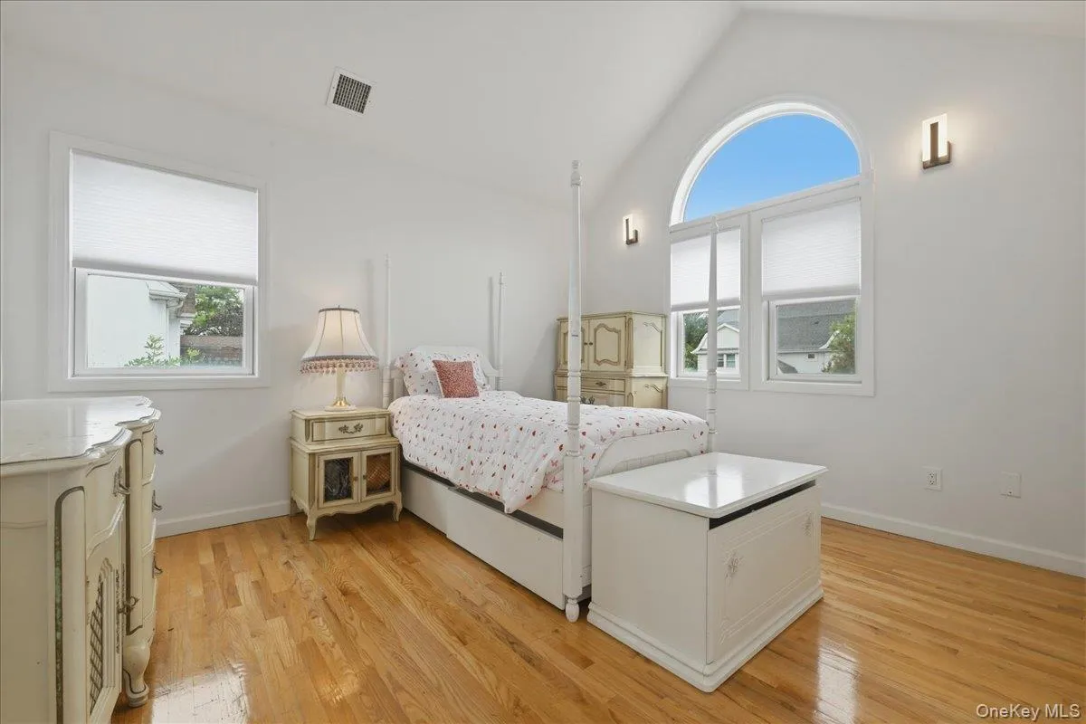7 Laurel Lane, North Hempstead, NY, 4 Bedrooms Bedrooms, 8 Rooms Rooms,2 BathroomsBathrooms,Residential,For Rent,Laurel,0,1028873 7 Laurel Lane, North Hempstead, NY, 4 Bedrooms Bedrooms, 8 Rooms Rooms,2 BathroomsBathrooms,Residential,For Rent,Laurel,0,1028873