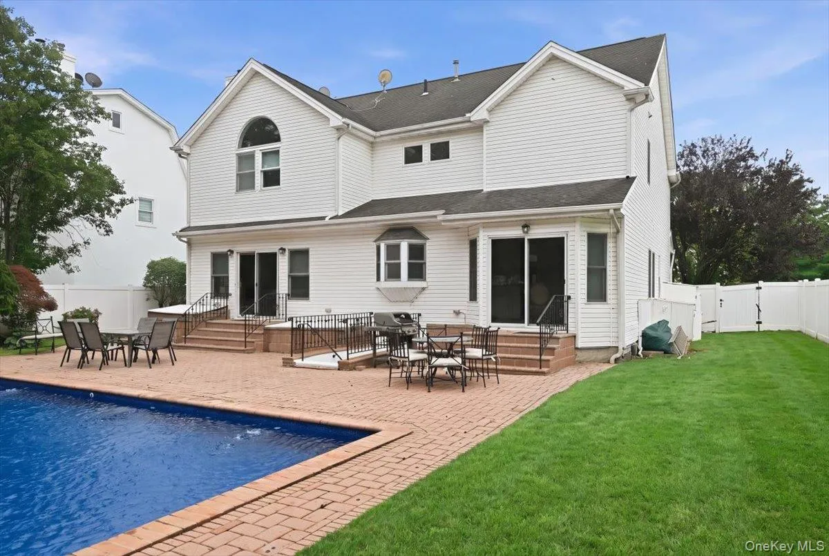 7 Laurel Lane, North Hempstead, NY, 4 Bedrooms Bedrooms, 8 Rooms Rooms,2 BathroomsBathrooms,Residential,For Rent,Laurel,0,1028873 7 Laurel Lane, North Hempstead, NY, 4 Bedrooms Bedrooms, 8 Rooms Rooms,2 BathroomsBathrooms,Residential,For Rent,Laurel,0,1028873