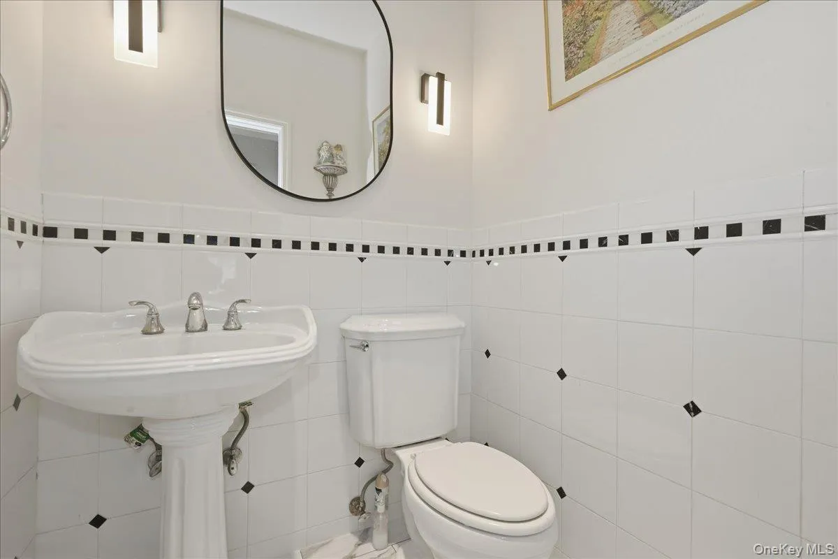 7 Laurel Lane, North Hempstead, NY, 4 Bedrooms Bedrooms, 8 Rooms Rooms,2 BathroomsBathrooms,Residential,For Rent,Laurel,0,1028873 7 Laurel Lane, North Hempstead, NY, 4 Bedrooms Bedrooms, 8 Rooms Rooms,2 BathroomsBathrooms,Residential,For Rent,Laurel,0,1028873