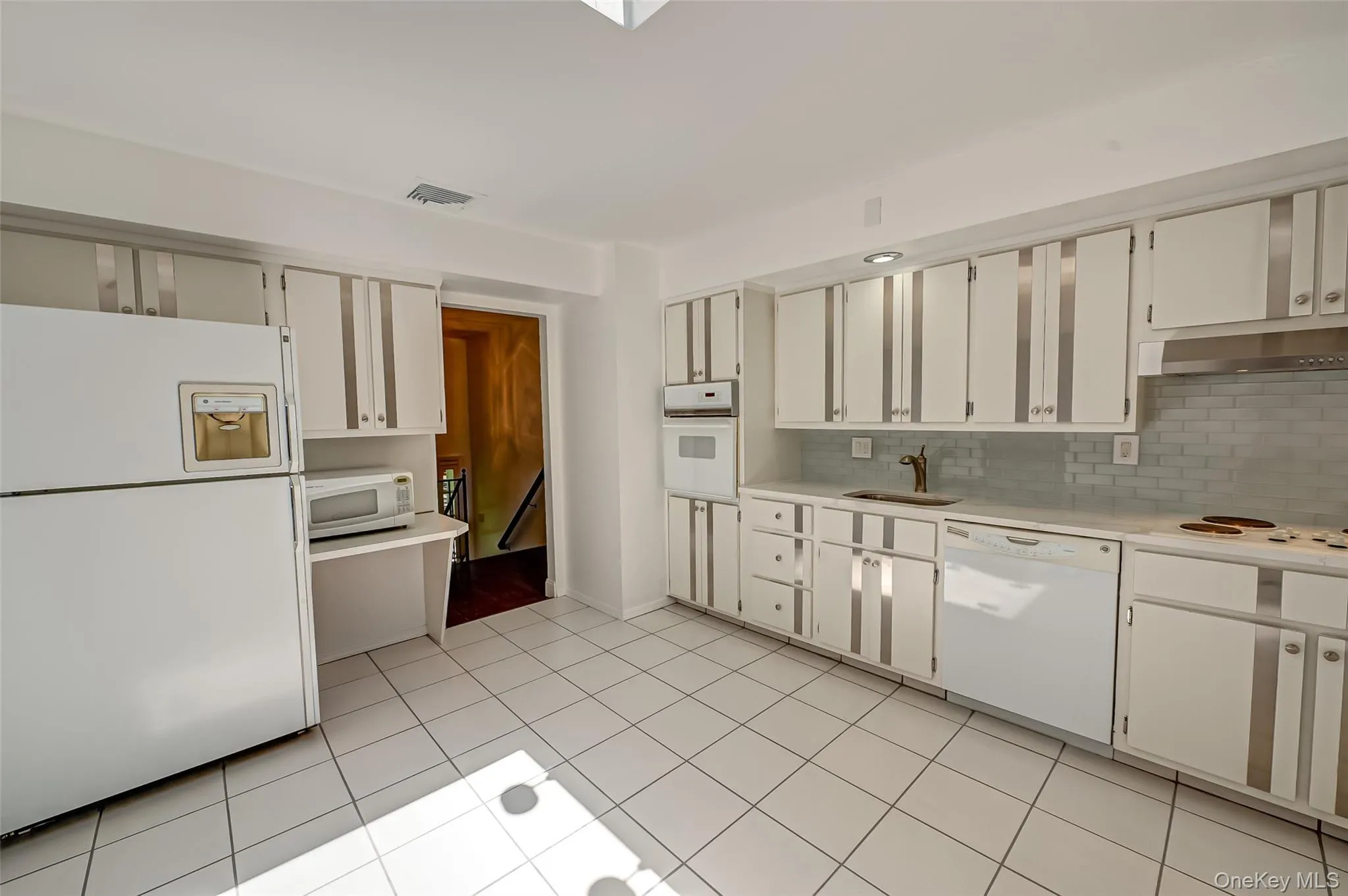 26 Valleywood Road, Smithtown, NY, 4 Bedrooms Bedrooms, 8 Rooms Rooms,2 BathroomsBathrooms,Residential Lease,For Rent,Valleywood,0,1028874 26 Valleywood Road, Smithtown, NY, 4 Bedrooms Bedrooms, 8 Rooms Rooms,2 BathroomsBathrooms,Residential Lease,For Rent,Valleywood,0,1028874