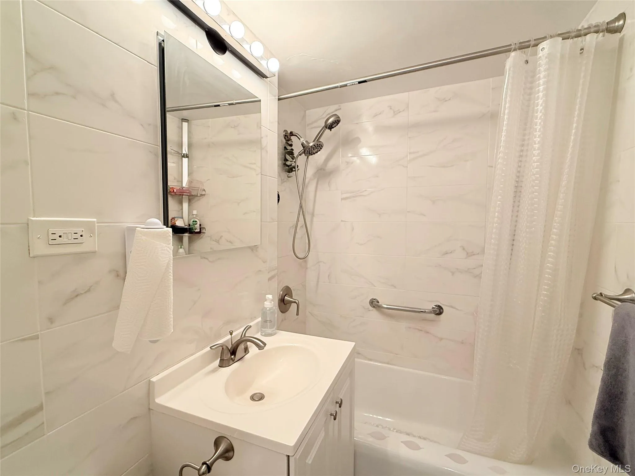 97-07 63 Road, New York, NY, 1 Bedroom Bedrooms, 3 Rooms Rooms,1 BathroomBathrooms,Residential,For Rent,63,0,1028883 97-07 63 Road, New York, NY, 1 Bedroom Bedrooms, 3 Rooms Rooms,1 BathroomBathrooms,Residential,For Rent,63,0,1028883