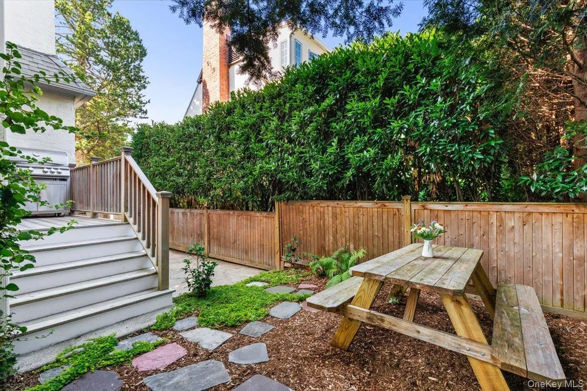 33 Maple Hill Drive, Mamaroneck, NY, 3 Bedrooms Bedrooms, 6 Rooms Rooms,2 BathroomsBathrooms,Residential,For Rent,Maple Hill,0,1028891 33 Maple Hill Drive, Mamaroneck, NY, 3 Bedrooms Bedrooms, 6 Rooms Rooms,2 BathroomsBathrooms,Residential,For Rent,Maple Hill,0,1028891