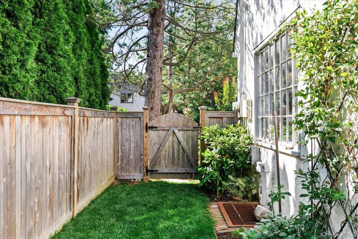 33 Maple Hill Drive, Mamaroneck, NY, 3 Bedrooms Bedrooms, 6 Rooms Rooms,2 BathroomsBathrooms,Residential,For Rent,Maple Hill,0,1028891 33 Maple Hill Drive, Mamaroneck, NY, 3 Bedrooms Bedrooms, 6 Rooms Rooms,2 BathroomsBathrooms,Residential,For Rent,Maple Hill,0,1028891