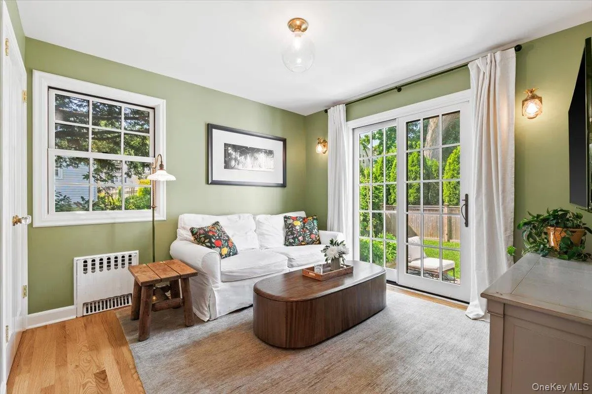 33 Maple Hill Drive, Mamaroneck, NY, 3 Bedrooms Bedrooms, 6 Rooms Rooms,2 BathroomsBathrooms,Residential,For Rent,Maple Hill,0,1028891 33 Maple Hill Drive, Mamaroneck, NY, 3 Bedrooms Bedrooms, 6 Rooms Rooms,2 BathroomsBathrooms,Residential,For Rent,Maple Hill,0,1028891