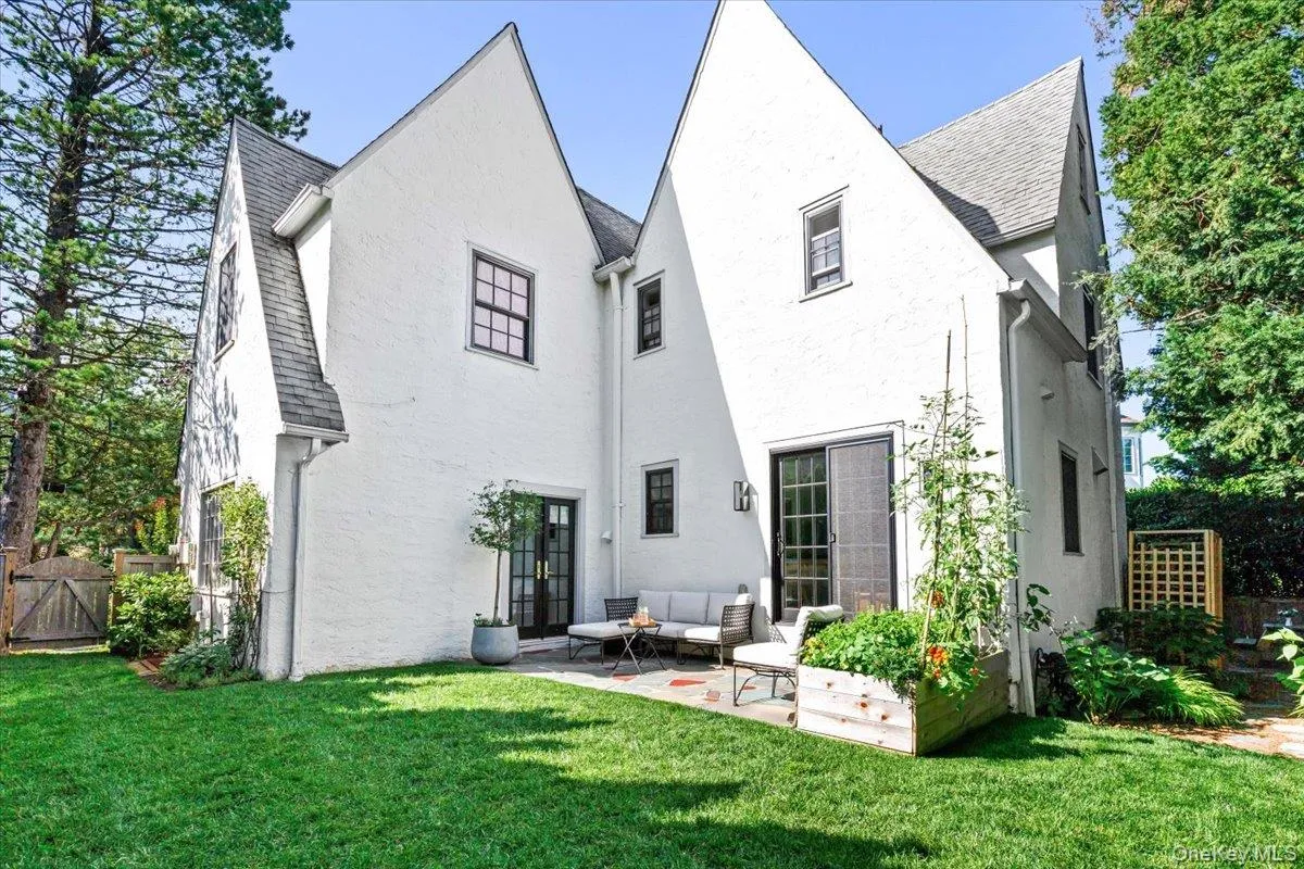 33 Maple Hill Drive, Mamaroneck, NY, 3 Bedrooms Bedrooms, 6 Rooms Rooms,2 BathroomsBathrooms,Residential,For Rent,Maple Hill,0,1028891 33 Maple Hill Drive, Mamaroneck, NY, 3 Bedrooms Bedrooms, 6 Rooms Rooms,2 BathroomsBathrooms,Residential,For Rent,Maple Hill,0,1028891