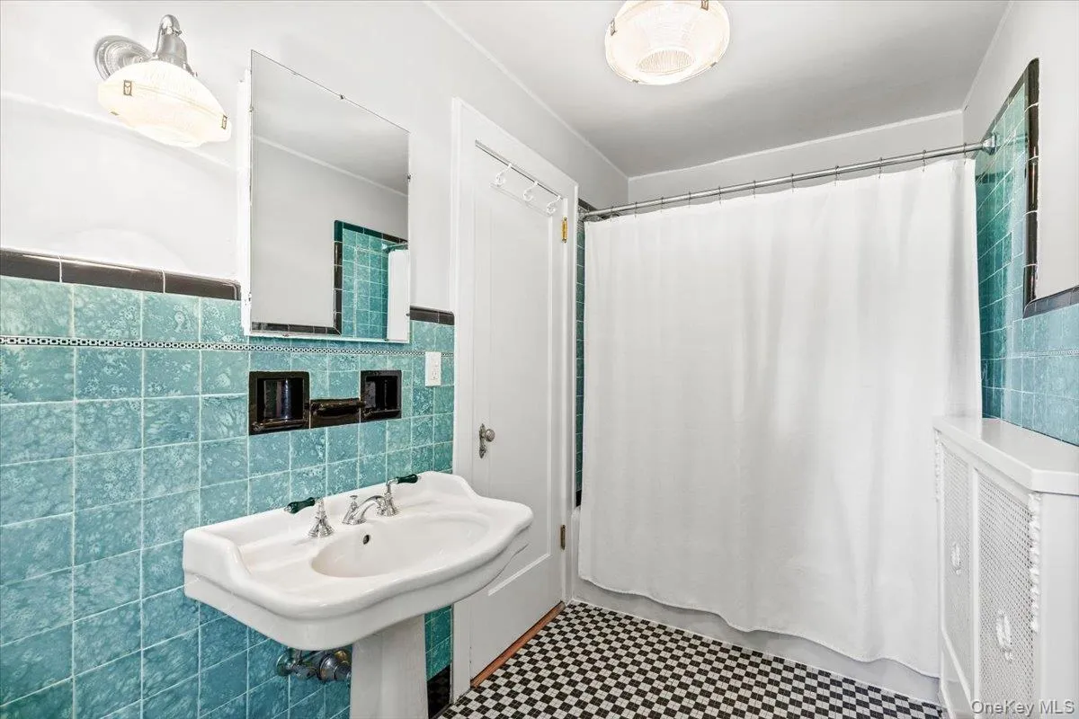 33 Maple Hill Drive, Mamaroneck, NY, 3 Bedrooms Bedrooms, 6 Rooms Rooms,2 BathroomsBathrooms,Residential,For Rent,Maple Hill,0,1028891 33 Maple Hill Drive, Mamaroneck, NY, 3 Bedrooms Bedrooms, 6 Rooms Rooms,2 BathroomsBathrooms,Residential,For Rent,Maple Hill,0,1028891