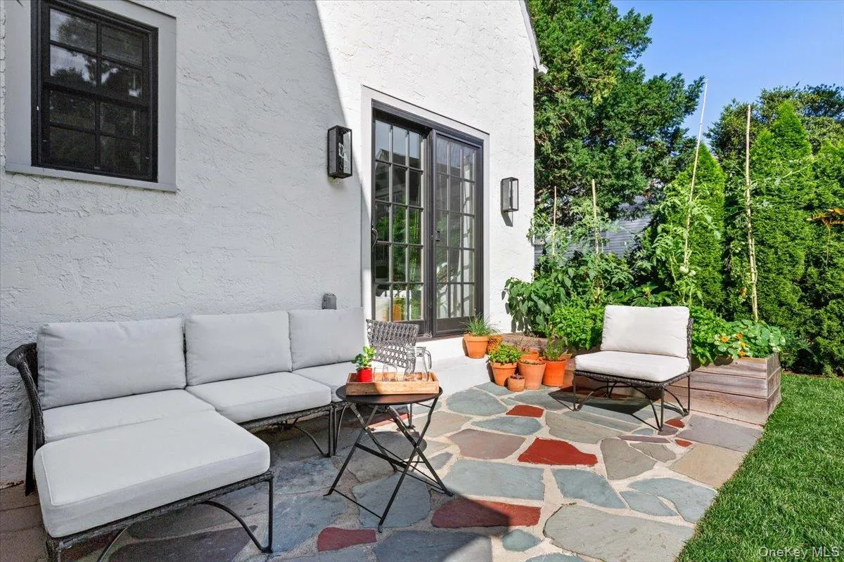 33 Maple Hill Drive, Mamaroneck, NY, 3 Bedrooms Bedrooms, 6 Rooms Rooms,2 BathroomsBathrooms,Residential,For Rent,Maple Hill,0,1028891 33 Maple Hill Drive, Mamaroneck, NY, 3 Bedrooms Bedrooms, 6 Rooms Rooms,2 BathroomsBathrooms,Residential,For Rent,Maple Hill,0,1028891