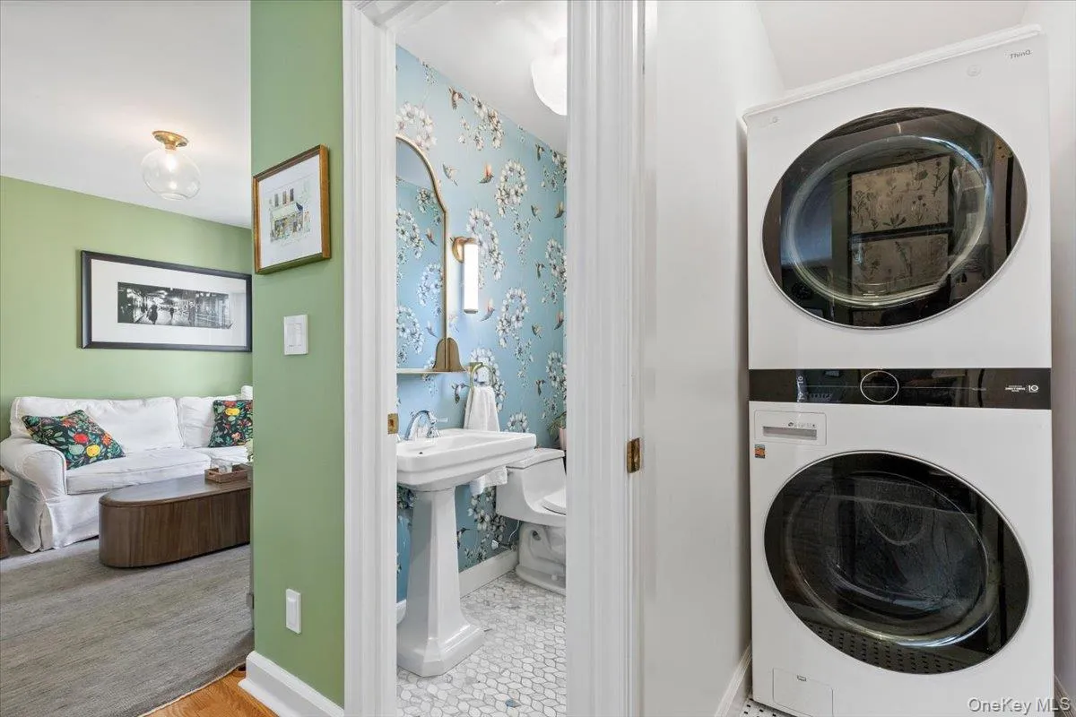 33 Maple Hill Drive, Mamaroneck, NY, 3 Bedrooms Bedrooms, 6 Rooms Rooms,2 BathroomsBathrooms,Residential,For Rent,Maple Hill,0,1028891 33 Maple Hill Drive, Mamaroneck, NY, 3 Bedrooms Bedrooms, 6 Rooms Rooms,2 BathroomsBathrooms,Residential,For Rent,Maple Hill,0,1028891