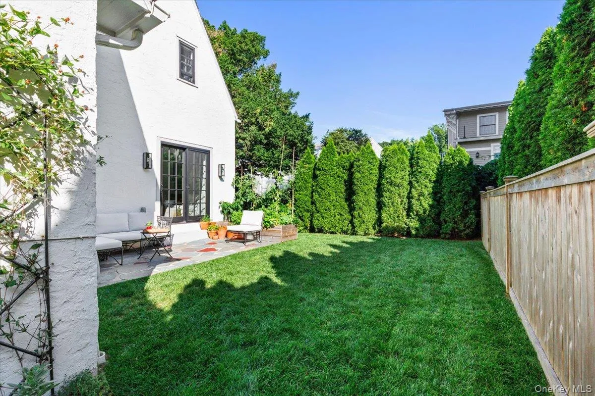 33 Maple Hill Drive, Mamaroneck, NY, 3 Bedrooms Bedrooms, 6 Rooms Rooms,2 BathroomsBathrooms,Residential,For Rent,Maple Hill,0,1028891 33 Maple Hill Drive, Mamaroneck, NY, 3 Bedrooms Bedrooms, 6 Rooms Rooms,2 BathroomsBathrooms,Residential,For Rent,Maple Hill,0,1028891