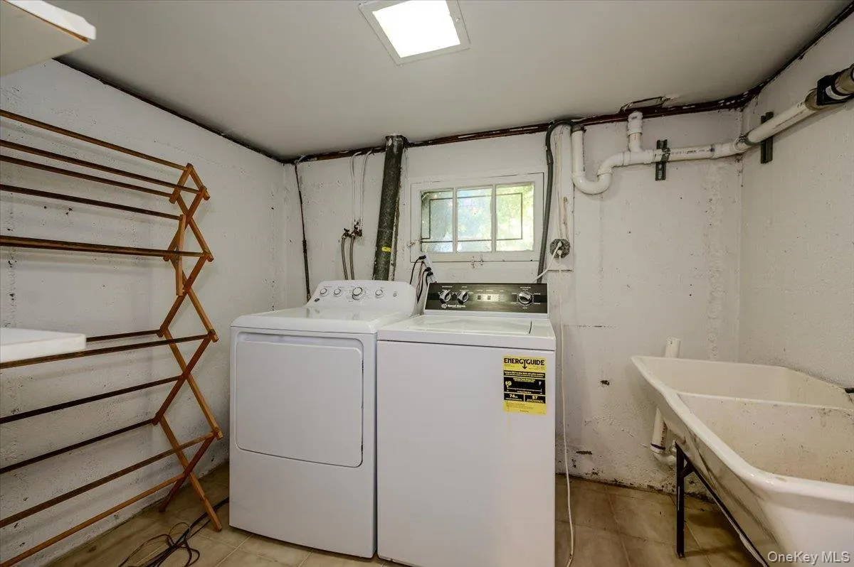 6 Geoffrey Lane, Hempstead, NY, 3 Bedrooms Bedrooms, 8 Rooms Rooms,2 BathroomsBathrooms,Residential,For Rent,Geoffrey,0,1028895 6 Geoffrey Lane, Hempstead, NY, 3 Bedrooms Bedrooms, 8 Rooms Rooms,2 BathroomsBathrooms,Residential,For Rent,Geoffrey,0,1028895