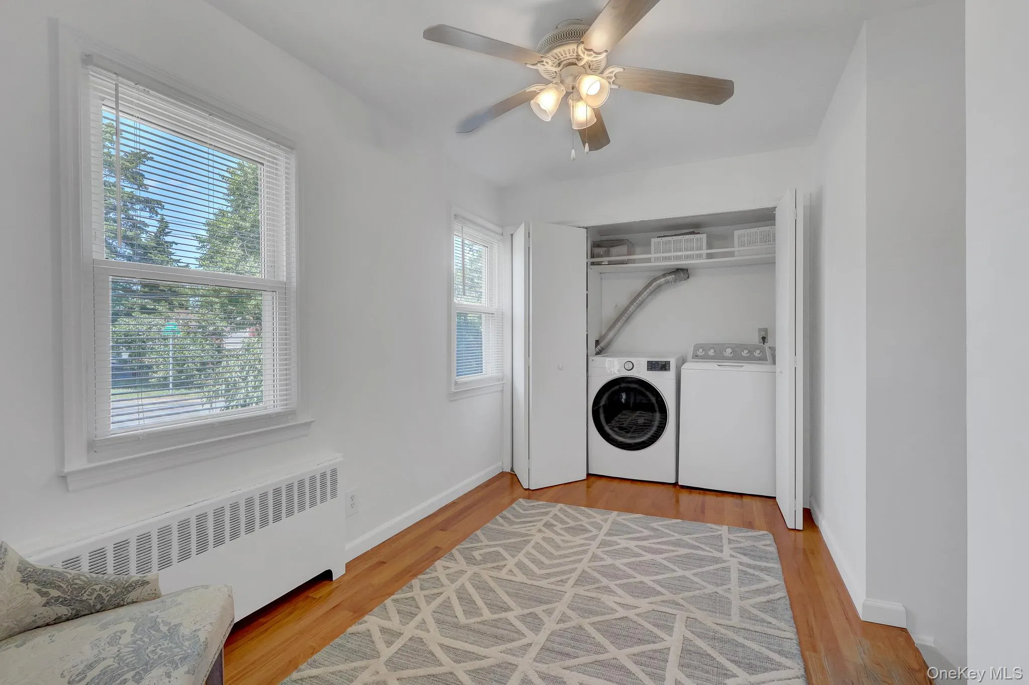 Bonus Room with Laundry Access Bonus Room with Laundry Access