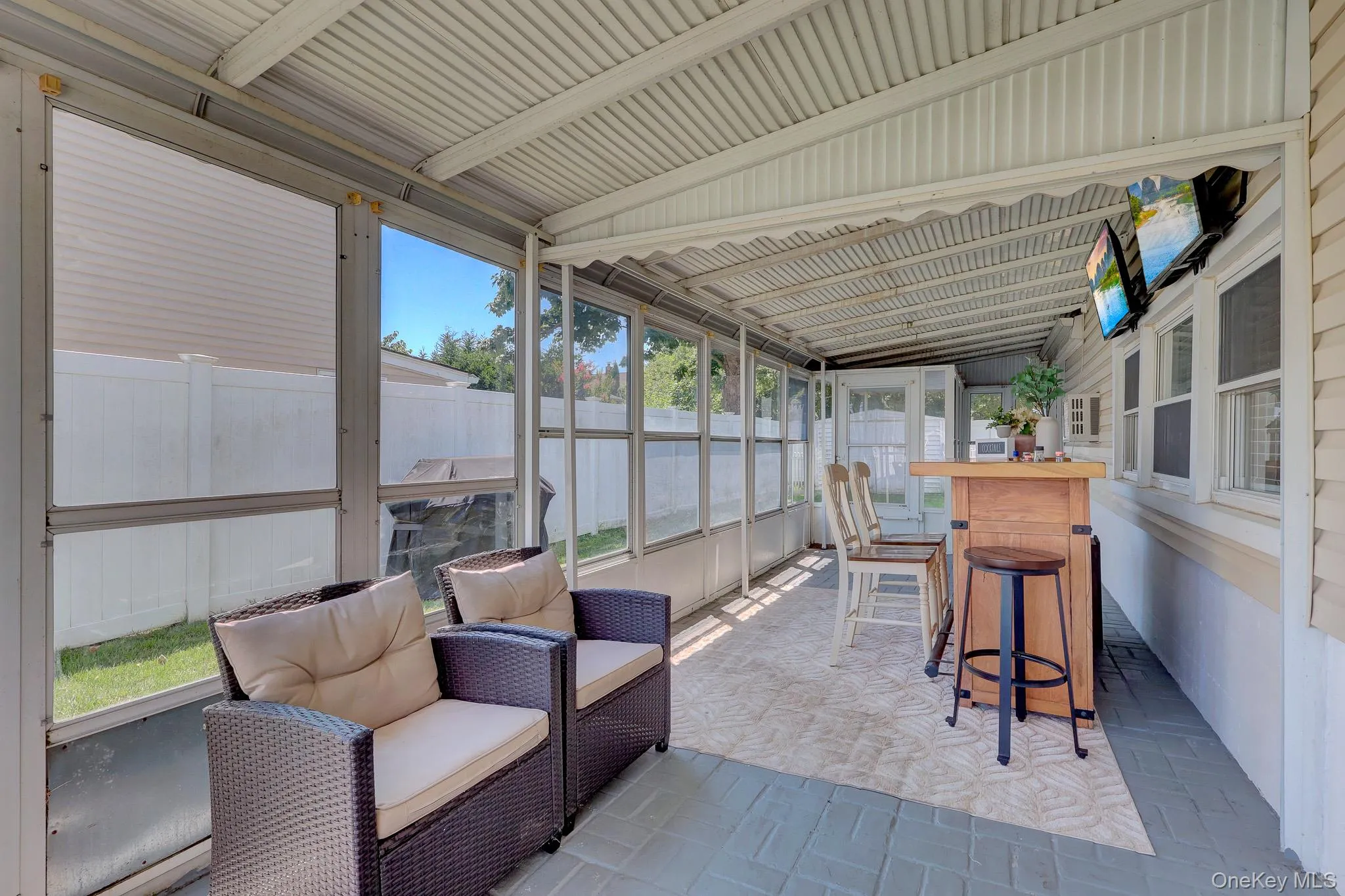 Screened-in Patio Screened-in Patio