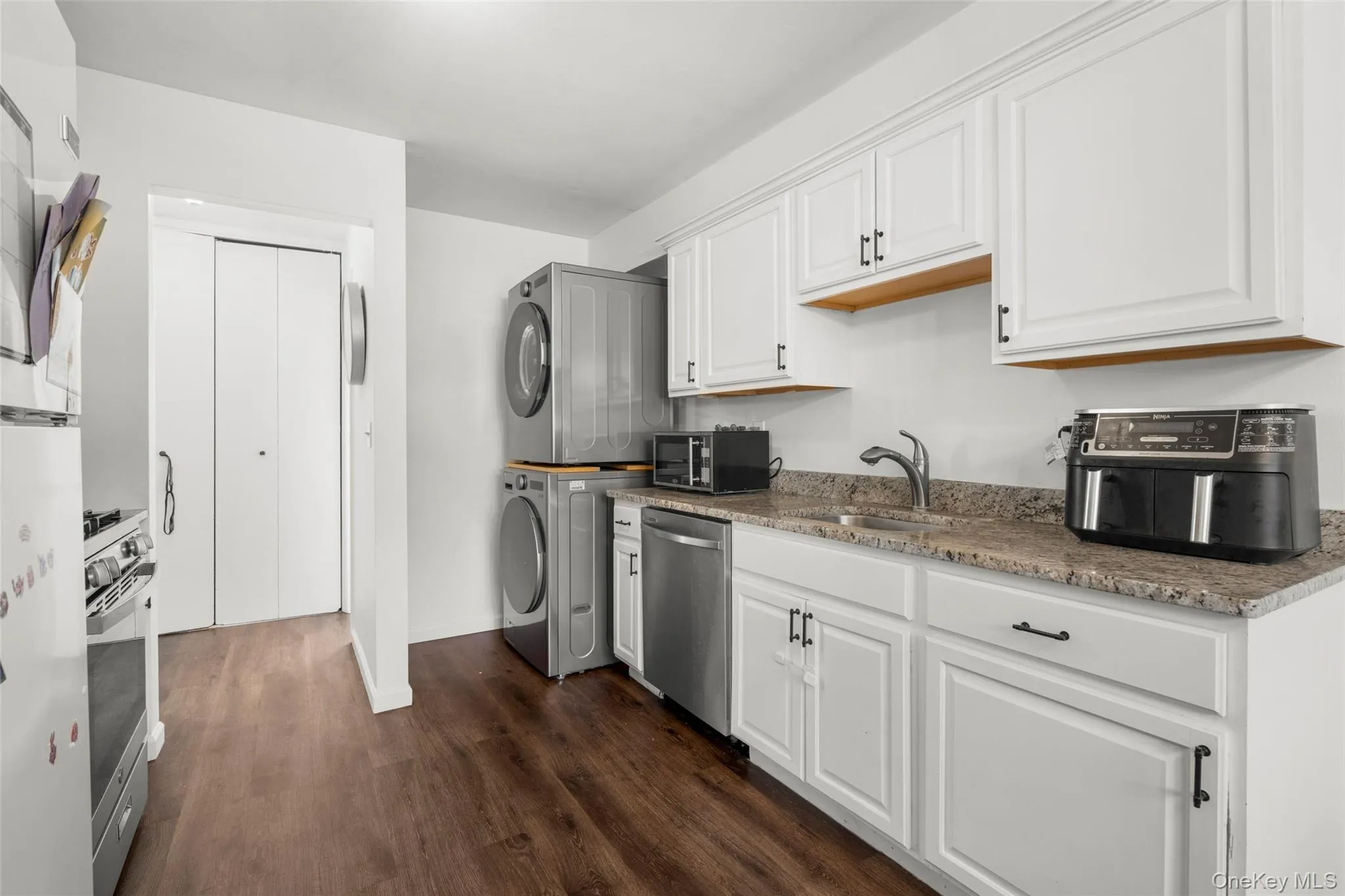 14 Alpine Drive, Wappinger, NY, 3 Bedrooms Bedrooms, 6 Rooms Rooms,1 BathroomBathrooms,Residential,For Rent,Alpine,0,1028903 14 Alpine Drive, Wappinger, NY, 3 Bedrooms Bedrooms, 6 Rooms Rooms,1 BathroomBathrooms,Residential,For Rent,Alpine,0,1028903