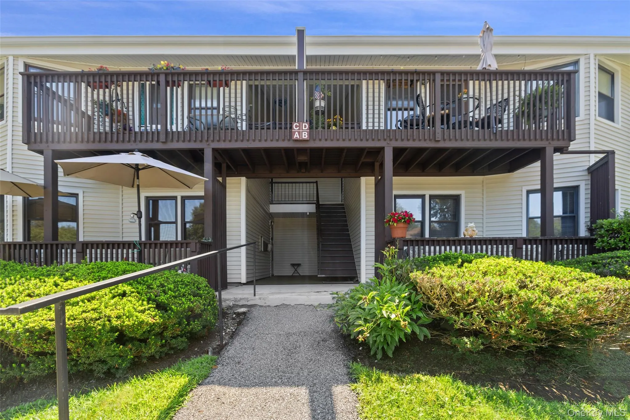 Welcome to 39 B Sussex Dr. Welcome to 39 B Sussex Dr.