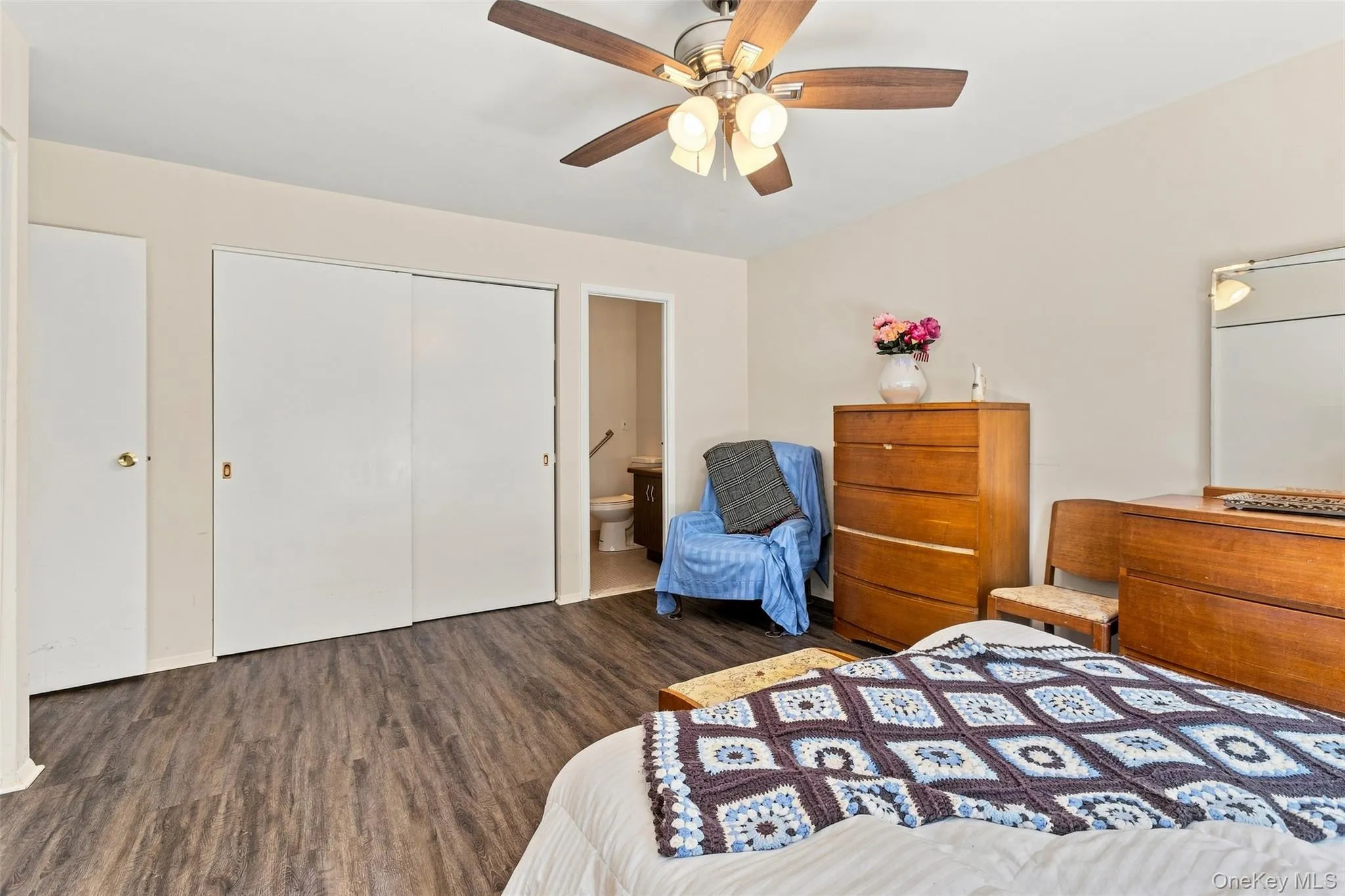 With 1/2 bath and closets With 1/2 bath and closets