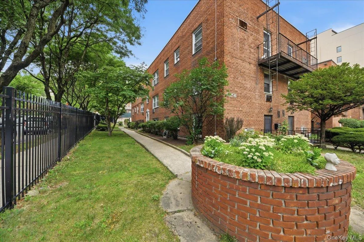 6291 Broadway, New York, NY, 3 Rooms Rooms,1 BathroomBathrooms,Residential,For Rent,Broadway,0,1028916 6291 Broadway, New York, NY, 3 Rooms Rooms,1 BathroomBathrooms,Residential,For Rent,Broadway,0,1028916