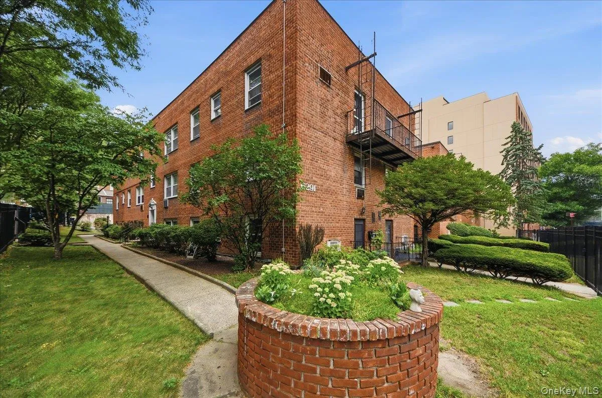 6291 Broadway, New York, NY, 3 Rooms Rooms,1 BathroomBathrooms,Residential,For Rent,Broadway,0,1028916 6291 Broadway, New York, NY, 3 Rooms Rooms,1 BathroomBathrooms,Residential,For Rent,Broadway,0,1028916