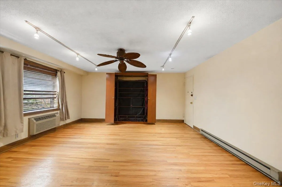 6291 Broadway, New York, NY, 3 Rooms Rooms,1 BathroomBathrooms,Residential,For Rent,Broadway,0,1028916 6291 Broadway, New York, NY, 3 Rooms Rooms,1 BathroomBathrooms,Residential,For Rent,Broadway,0,1028916