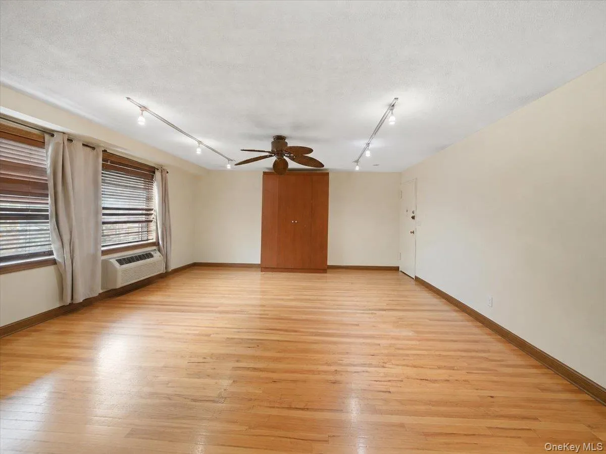 6291 Broadway, New York, NY, 3 Rooms Rooms,1 BathroomBathrooms,Residential,For Rent,Broadway,0,1028916 6291 Broadway, New York, NY, 3 Rooms Rooms,1 BathroomBathrooms,Residential,For Rent,Broadway,0,1028916