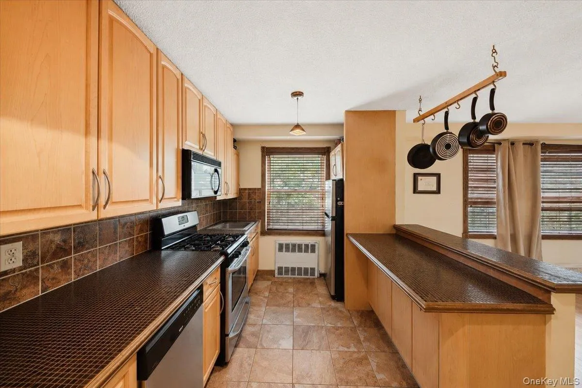 6291 Broadway, New York, NY, 3 Rooms Rooms,1 BathroomBathrooms,Residential,For Rent,Broadway,0,1028916 6291 Broadway, New York, NY, 3 Rooms Rooms,1 BathroomBathrooms,Residential,For Rent,Broadway,0,1028916