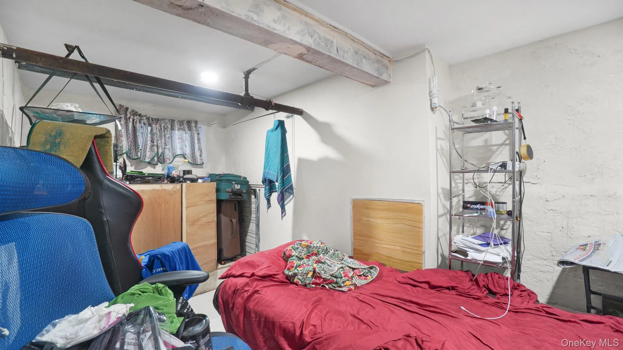 Bedroom with beam ceiling Bedroom with beam ceiling
