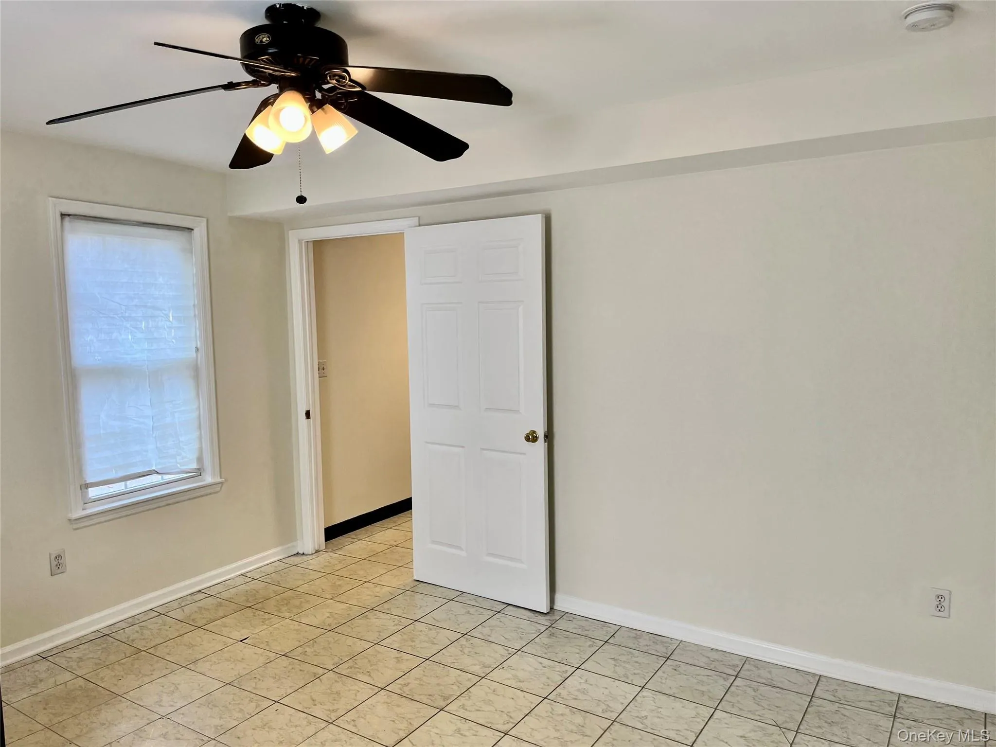 Ceiling fan in the studio apartment Ceiling fan in the studio apartment