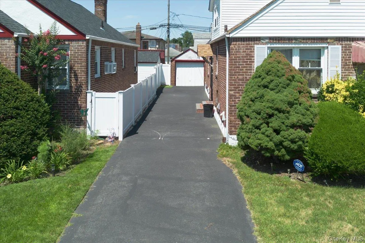 125 Sterling Road, Hempstead, NY, 4 Bedrooms Bedrooms, 8 Rooms Rooms,2 BathroomsBathrooms,Residential,For Rent,Sterling,0,1028922 125 Sterling Road, Hempstead, NY, 4 Bedrooms Bedrooms, 8 Rooms Rooms,2 BathroomsBathrooms,Residential,For Rent,Sterling,0,1028922