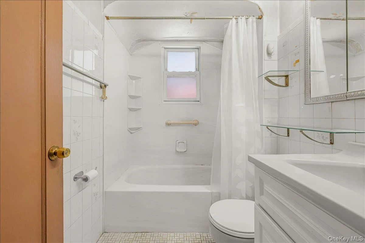 125 Sterling Road, Hempstead, NY, 4 Bedrooms Bedrooms, 8 Rooms Rooms,2 BathroomsBathrooms,Residential,For Rent,Sterling,0,1028922 125 Sterling Road, Hempstead, NY, 4 Bedrooms Bedrooms, 8 Rooms Rooms,2 BathroomsBathrooms,Residential,For Rent,Sterling,0,1028922
