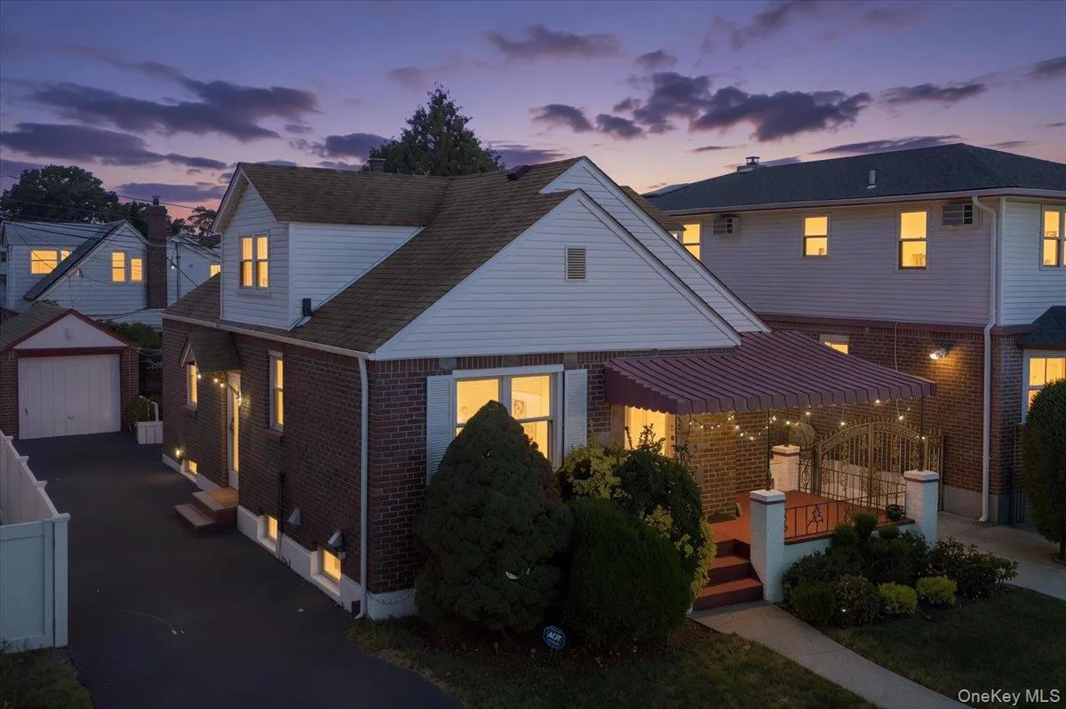 125 Sterling Road, Hempstead, NY, 4 Bedrooms Bedrooms, 8 Rooms Rooms,2 BathroomsBathrooms,Residential,For Rent,Sterling,0,1028922 125 Sterling Road, Hempstead, NY, 4 Bedrooms Bedrooms, 8 Rooms Rooms,2 BathroomsBathrooms,Residential,For Rent,Sterling,0,1028922