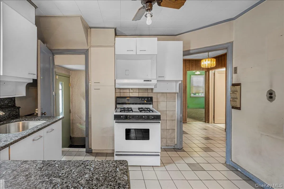 125 Sterling Road, Hempstead, NY, 4 Bedrooms Bedrooms, 8 Rooms Rooms,2 BathroomsBathrooms,Residential,For Rent,Sterling,0,1028922 125 Sterling Road, Hempstead, NY, 4 Bedrooms Bedrooms, 8 Rooms Rooms,2 BathroomsBathrooms,Residential,For Rent,Sterling,0,1028922