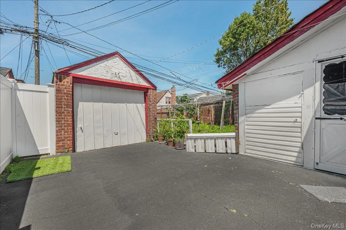 125 Sterling Road, Hempstead, NY, 4 Bedrooms Bedrooms, 8 Rooms Rooms,2 BathroomsBathrooms,Residential,For Rent,Sterling,0,1028922 125 Sterling Road, Hempstead, NY, 4 Bedrooms Bedrooms, 8 Rooms Rooms,2 BathroomsBathrooms,Residential,For Rent,Sterling,0,1028922