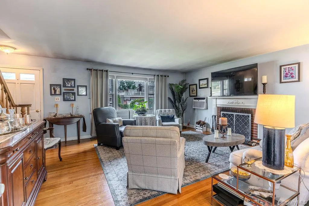 267 Hill Street, North Hempstead, NY, 5 Bedrooms Bedrooms, 10 Rooms Rooms,2 BathroomsBathrooms,Residential,For Rent,Hill,0,1028958 267 Hill Street, North Hempstead, NY, 5 Bedrooms Bedrooms, 10 Rooms Rooms,2 BathroomsBathrooms,Residential,For Rent,Hill,0,1028958
