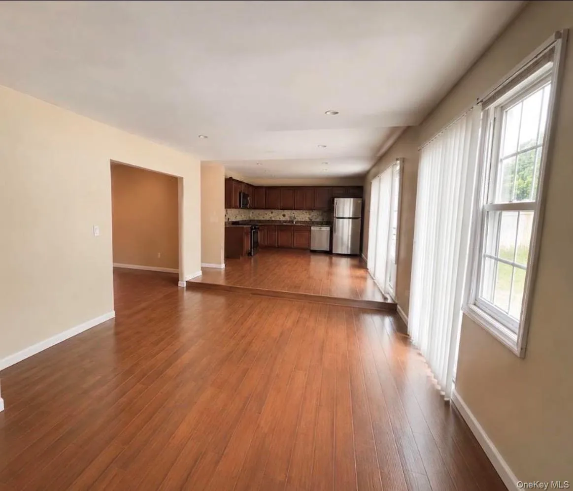 81 Bellwood Avenue, Brookhaven, NY, 4 Bedrooms Bedrooms, 8 Rooms Rooms,2 BathroomsBathrooms,Residential Lease,For Rent,Bellwood,0,1028966 81 Bellwood Avenue, Brookhaven, NY, 4 Bedrooms Bedrooms, 8 Rooms Rooms,2 BathroomsBathrooms,Residential Lease,For Rent,Bellwood,0,1028966