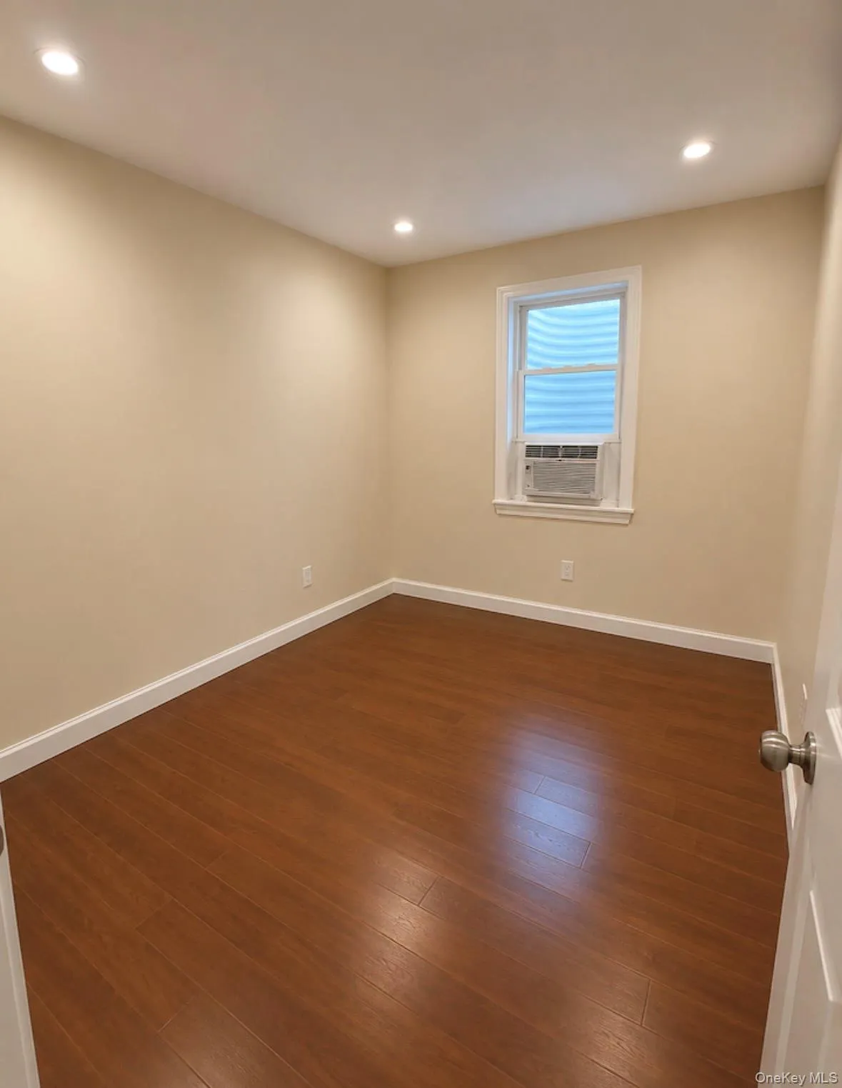 81 Bellwood Avenue, Brookhaven, NY, 4 Bedrooms Bedrooms, 8 Rooms Rooms,2 BathroomsBathrooms,Residential Lease,For Rent,Bellwood,0,1028966 81 Bellwood Avenue, Brookhaven, NY, 4 Bedrooms Bedrooms, 8 Rooms Rooms,2 BathroomsBathrooms,Residential Lease,For Rent,Bellwood,0,1028966