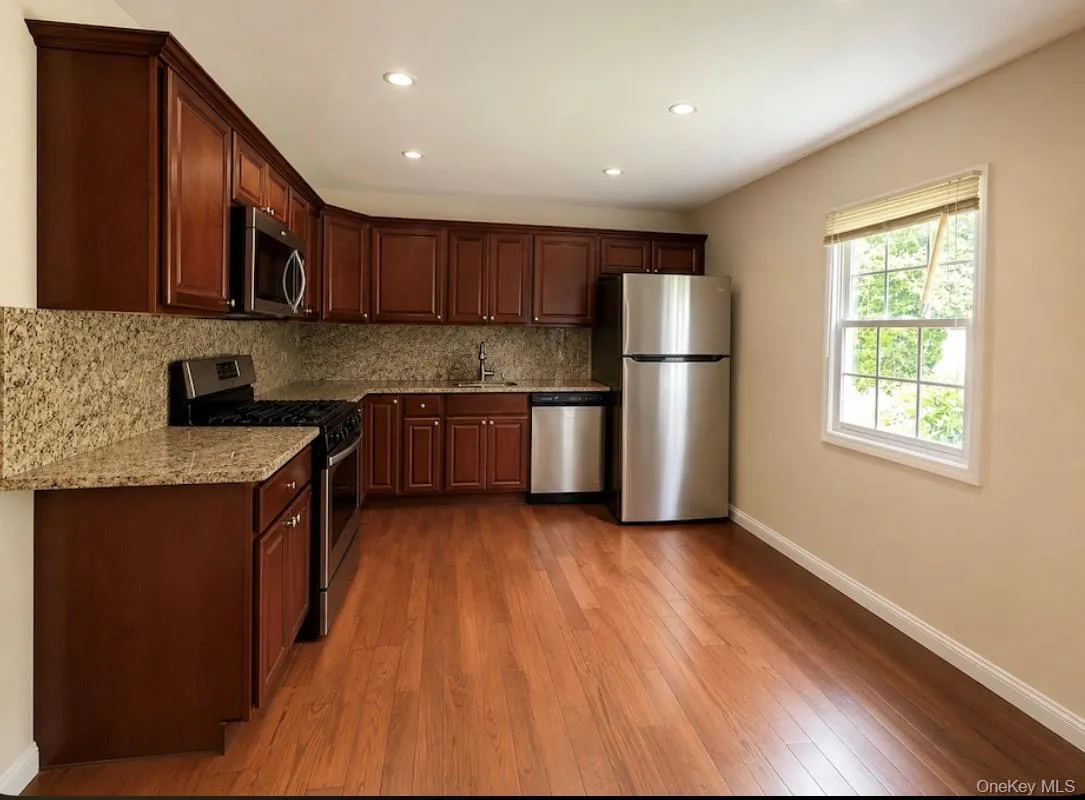 81 Bellwood Avenue, Brookhaven, NY, 4 Bedrooms Bedrooms, 8 Rooms Rooms,2 BathroomsBathrooms,Residential Lease,For Rent,Bellwood,0,1028966 81 Bellwood Avenue, Brookhaven, NY, 4 Bedrooms Bedrooms, 8 Rooms Rooms,2 BathroomsBathrooms,Residential Lease,For Rent,Bellwood,0,1028966