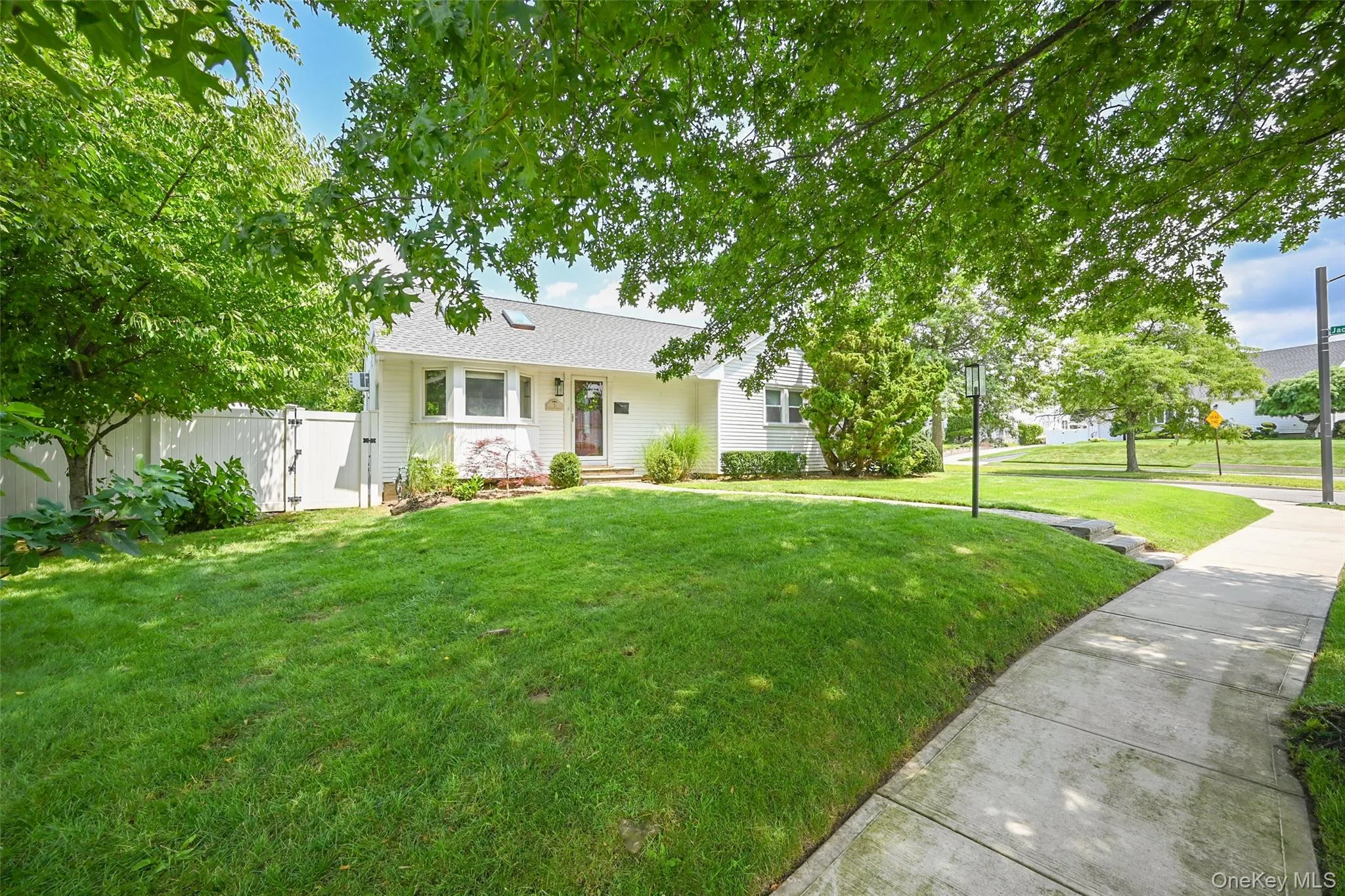 5 Cheshire Avenue, Oyster Bay, NY, 2 Bedrooms Bedrooms, 5 Rooms Rooms,2 BathroomsBathrooms,Residential Lease,For Rent,Cheshire,0,1028976 5 Cheshire Avenue, Oyster Bay, NY, 2 Bedrooms Bedrooms, 5 Rooms Rooms,2 BathroomsBathrooms,Residential Lease,For Rent,Cheshire,0,1028976