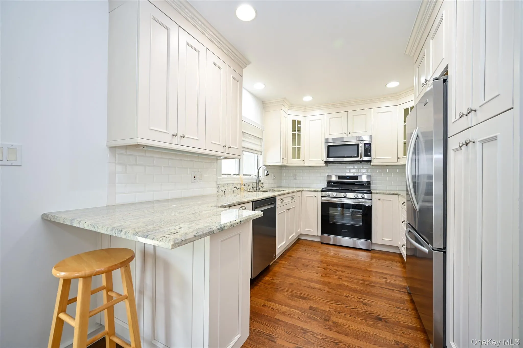 5 Cheshire Avenue, Oyster Bay, NY, 2 Bedrooms Bedrooms, 5 Rooms Rooms,2 BathroomsBathrooms,Residential Lease,For Rent,Cheshire,0,1028976 5 Cheshire Avenue, Oyster Bay, NY, 2 Bedrooms Bedrooms, 5 Rooms Rooms,2 BathroomsBathrooms,Residential Lease,For Rent,Cheshire,0,1028976