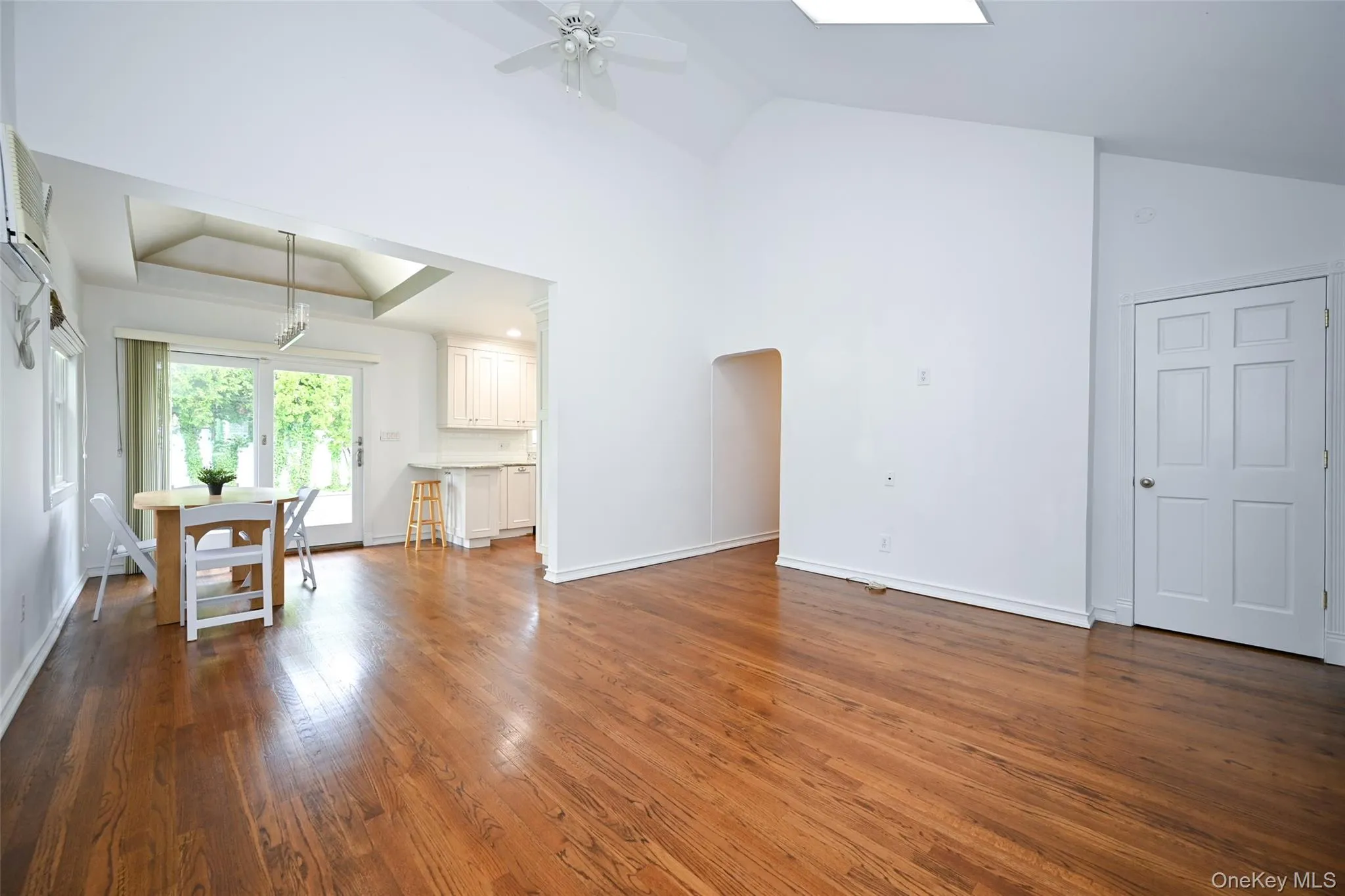 5 Cheshire Avenue, Oyster Bay, NY, 2 Bedrooms Bedrooms, 5 Rooms Rooms,2 BathroomsBathrooms,Residential Lease,For Rent,Cheshire,0,1028976 5 Cheshire Avenue, Oyster Bay, NY, 2 Bedrooms Bedrooms, 5 Rooms Rooms,2 BathroomsBathrooms,Residential Lease,For Rent,Cheshire,0,1028976