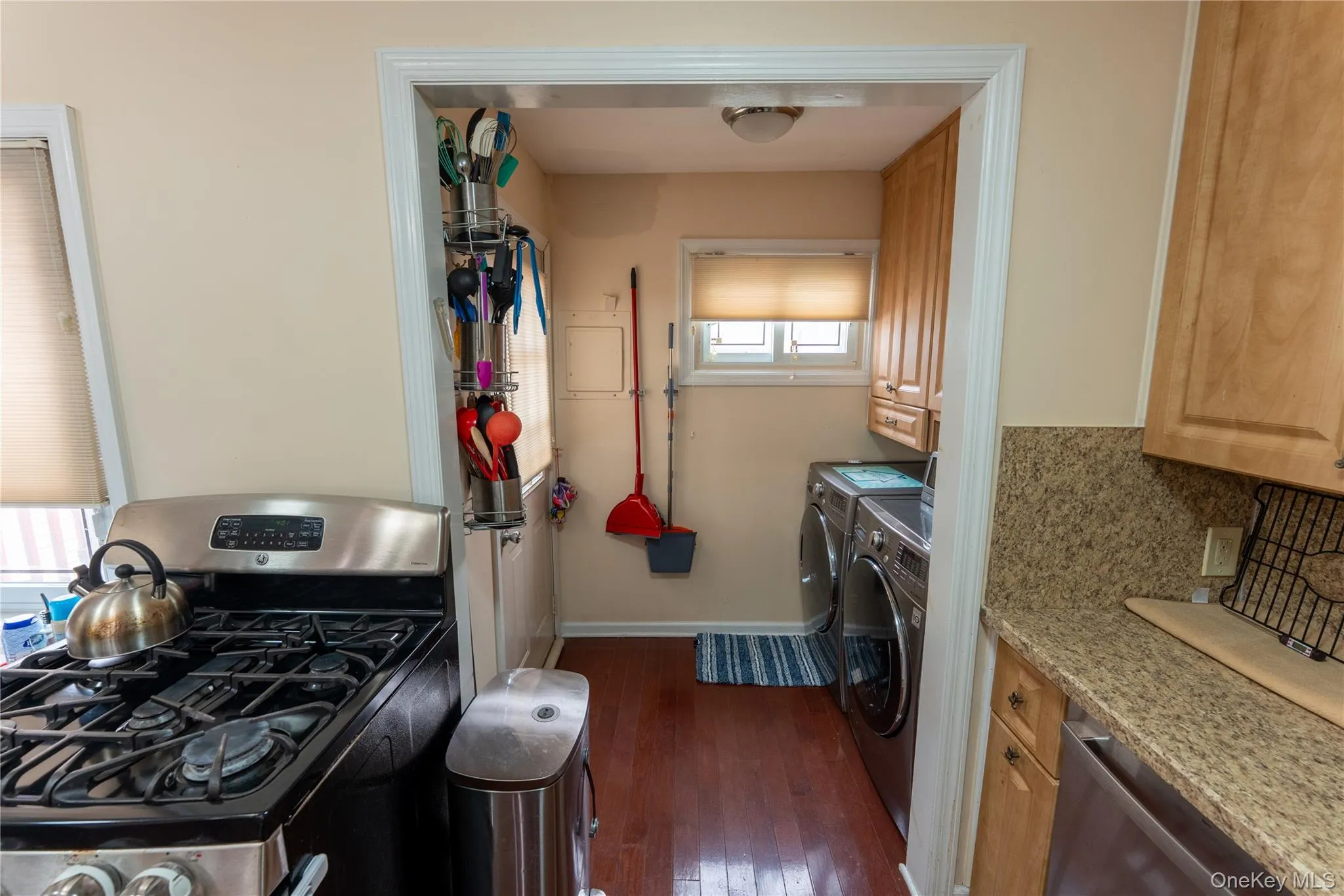 81 Montgomery Avenue, Hempstead, NY, 4 Bedrooms Bedrooms, 9 Rooms Rooms,2 BathroomsBathrooms,Residential,For Rent,Montgomery,0,1029003 81 Montgomery Avenue, Hempstead, NY, 4 Bedrooms Bedrooms, 9 Rooms Rooms,2 BathroomsBathrooms,Residential,For Rent,Montgomery,0,1029003