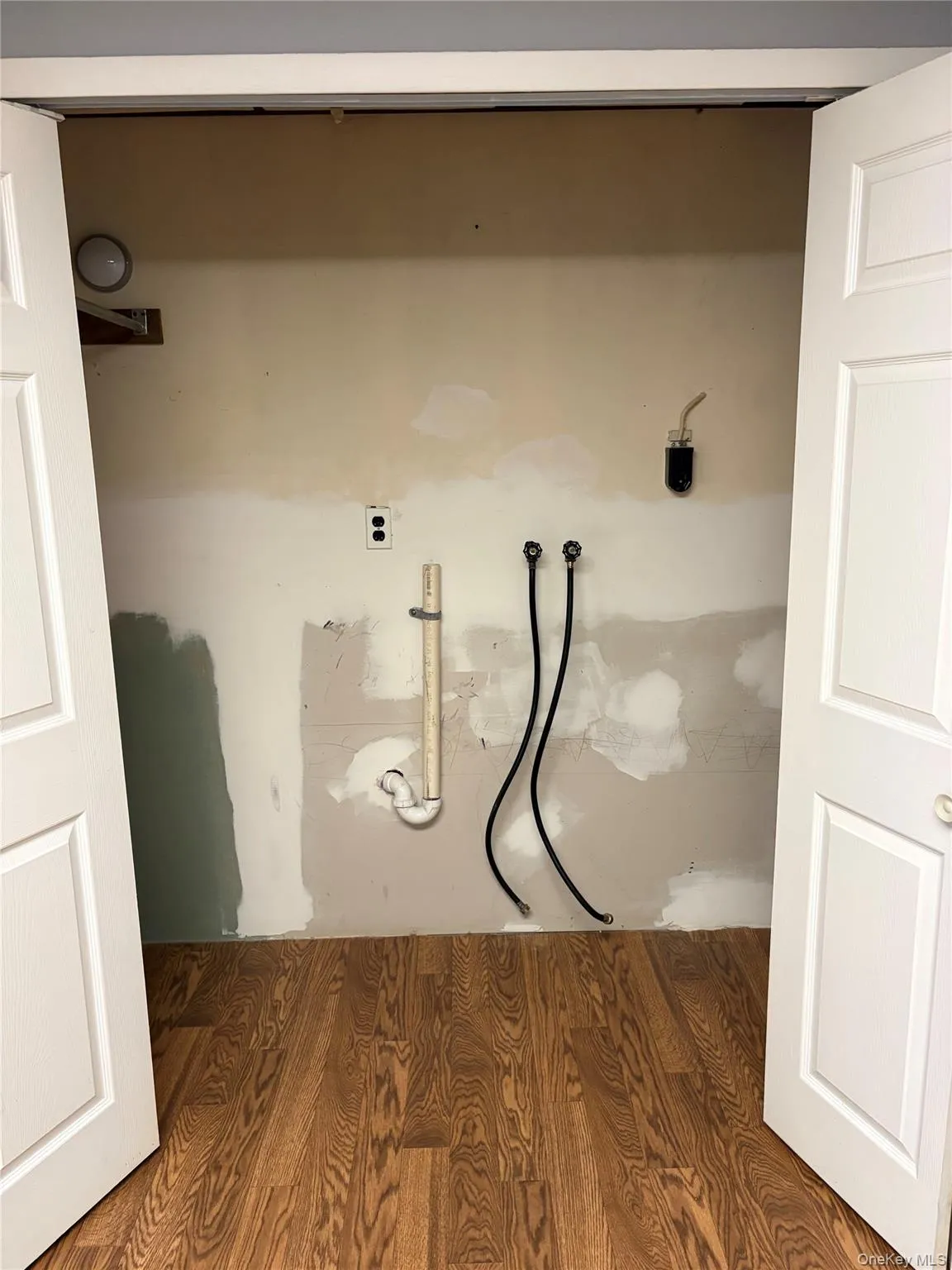 6 Wadsworth Avenue, Brookhaven, NY, 1 Bedroom Bedrooms, 5 Rooms Rooms,1 BathroomBathrooms,Residential Lease,For Rent,Wadsworth,0,1029005 6 Wadsworth Avenue, Brookhaven, NY, 1 Bedroom Bedrooms, 5 Rooms Rooms,1 BathroomBathrooms,Residential Lease,For Rent,Wadsworth,0,1029005