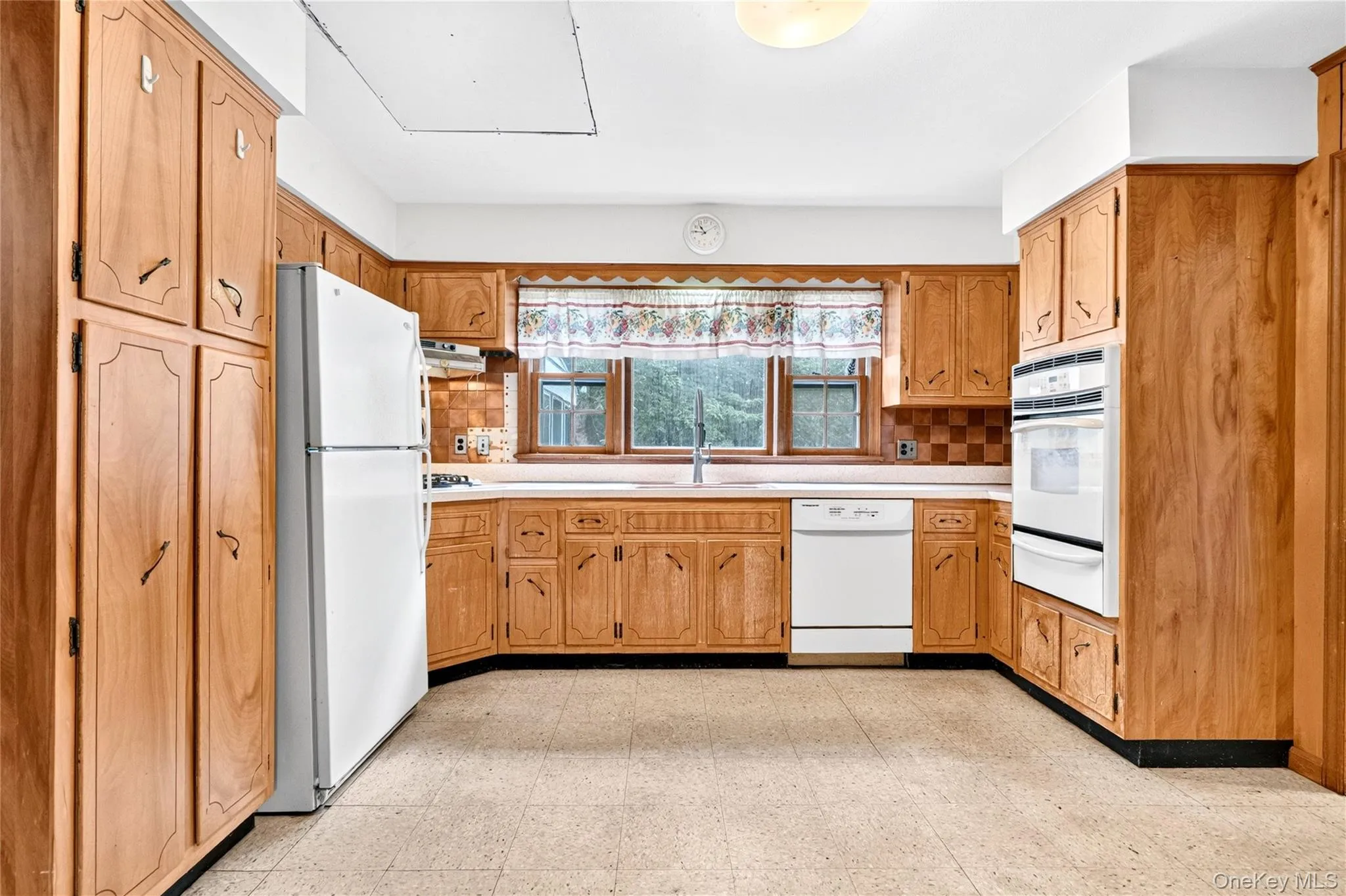 2 Laura Lane, Ramapo, NY, 4 Bedrooms Bedrooms, 9 Rooms Rooms,2 BathroomsBathrooms,Residential,For Rent,Laura,0,1029007 2 Laura Lane, Ramapo, NY, 4 Bedrooms Bedrooms, 9 Rooms Rooms,2 BathroomsBathrooms,Residential,For Rent,Laura,0,1029007